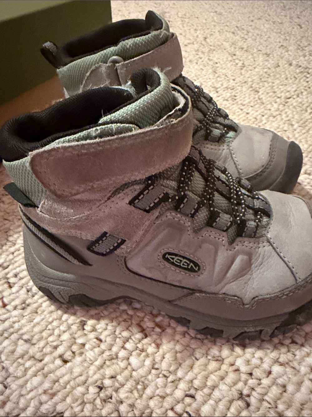 Keen Targhee Mid-Top Hiking Boots